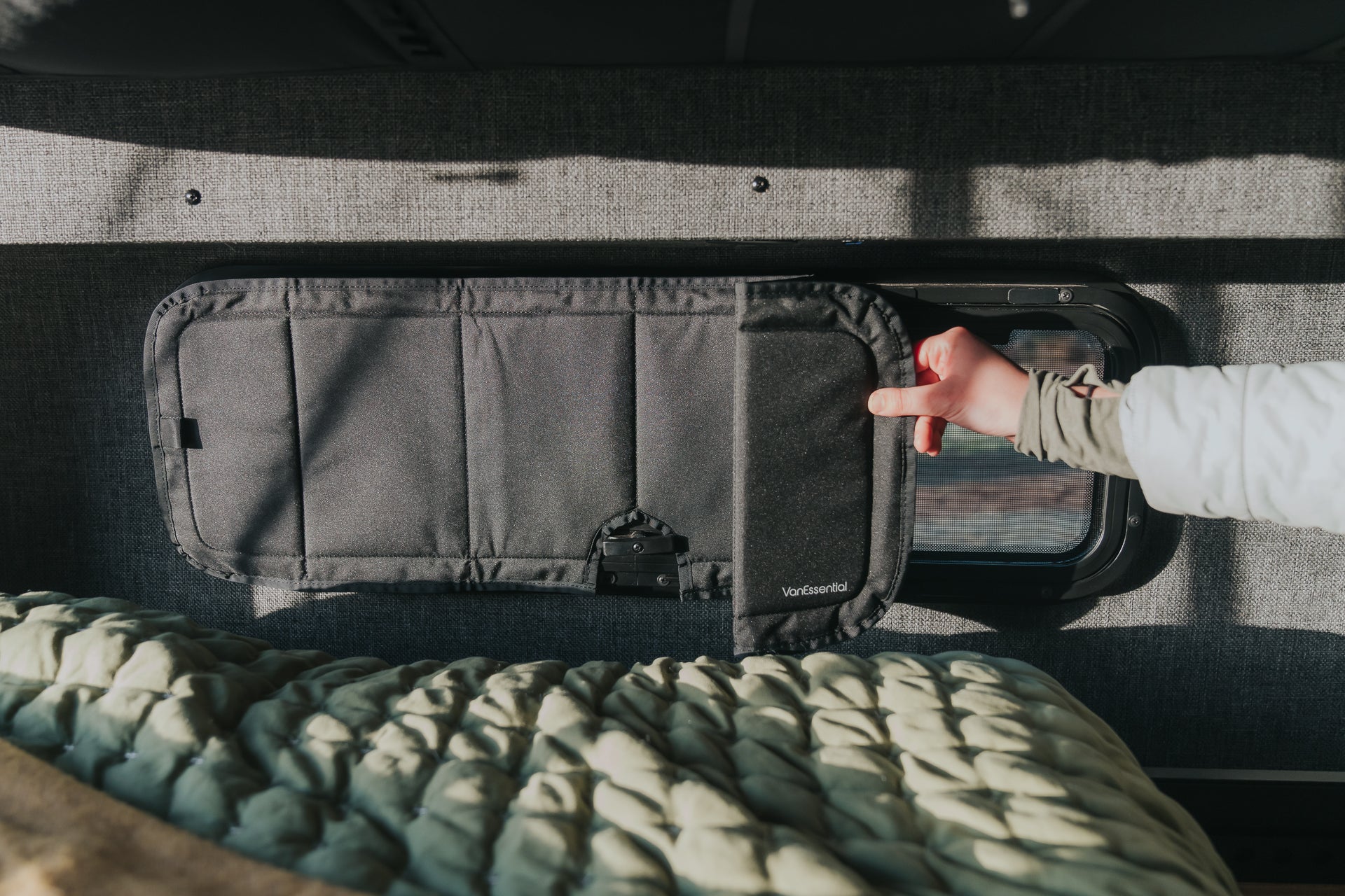 VanEssential Bunk Window Cover - CRL