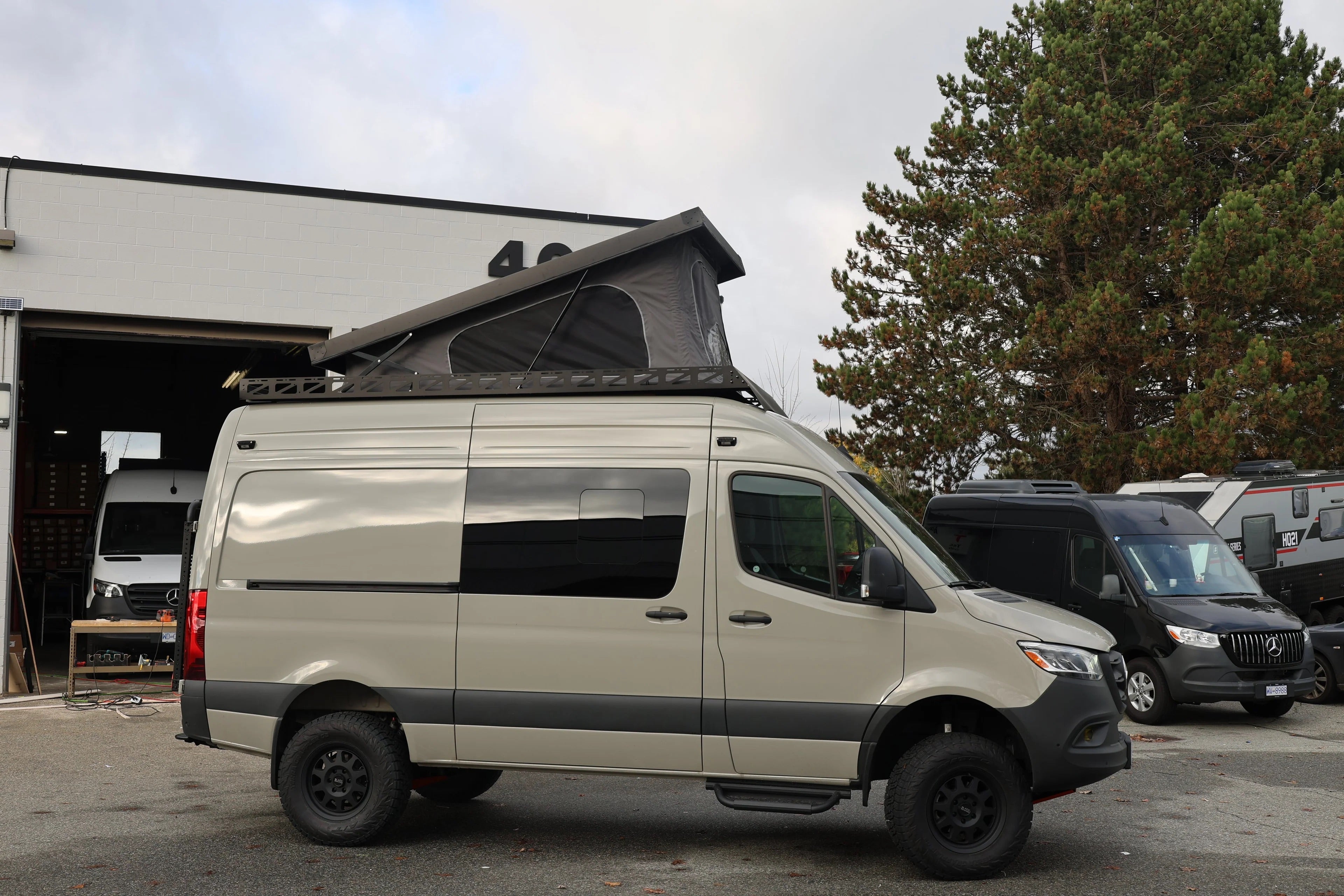 Tec Vanlife 2007+ Mercedes Sprinter Hexagon 3-Piece Running Boards