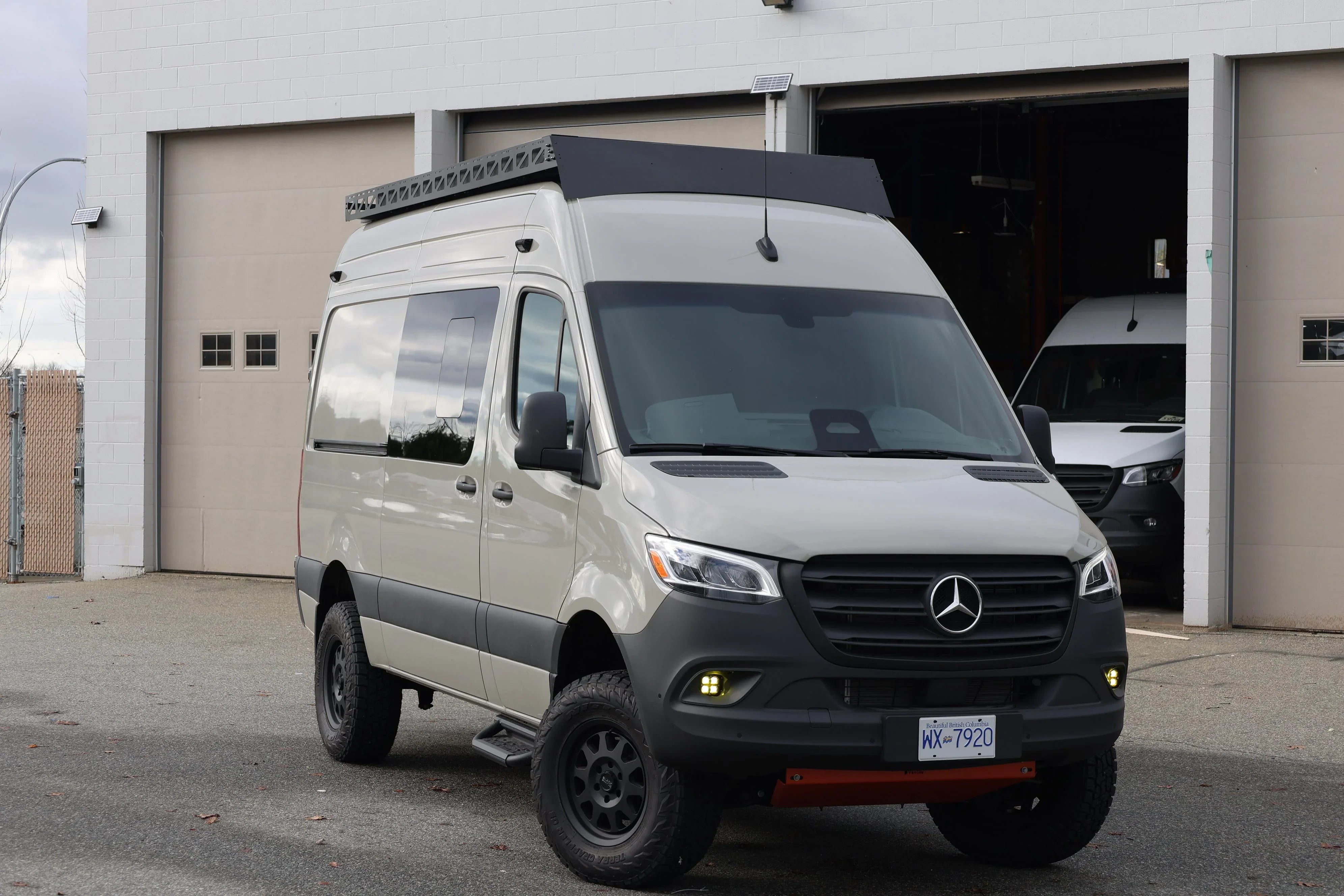 RoamlabX Carbon Fiber Roof Top Tent - 2007+ Mercedes Sprinter 170"