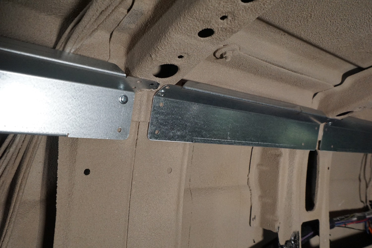 RB Components 2007+ Sprinter Van 170 EXT - Upper Cabinet Wall Brace Kit