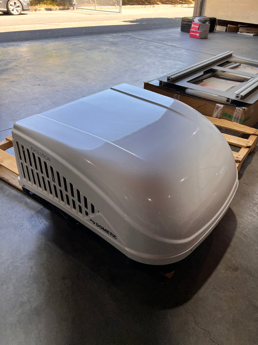 Dometic Brisk II Evolution Air Conditioner (OPEN BOX)