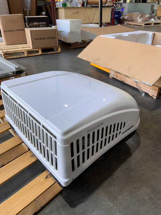 Dometic Brisk II Evolution Air Conditioner (OPEN BOX)