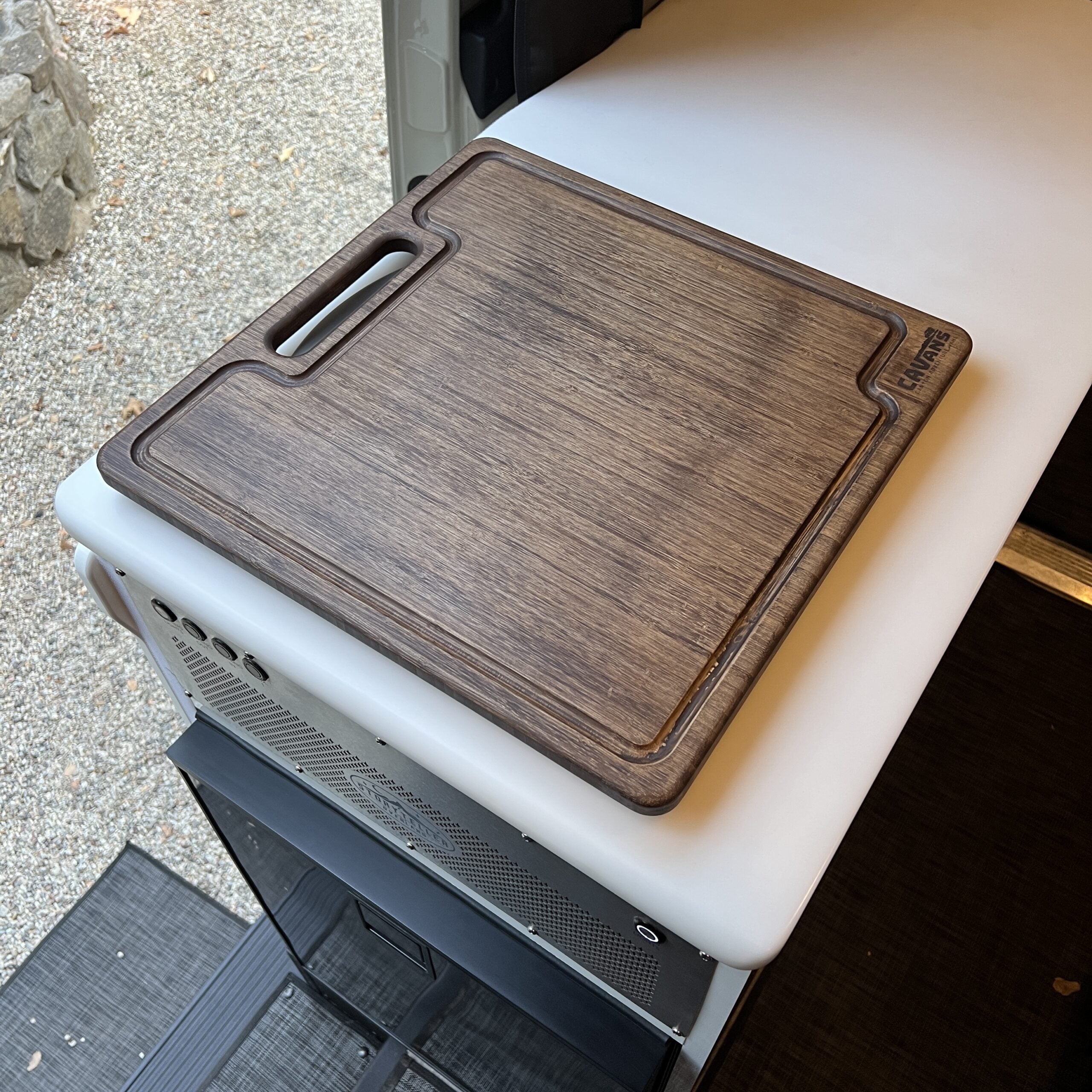Canyon Adventure Vans Bamboo Cutting Board - STO (chocolate)