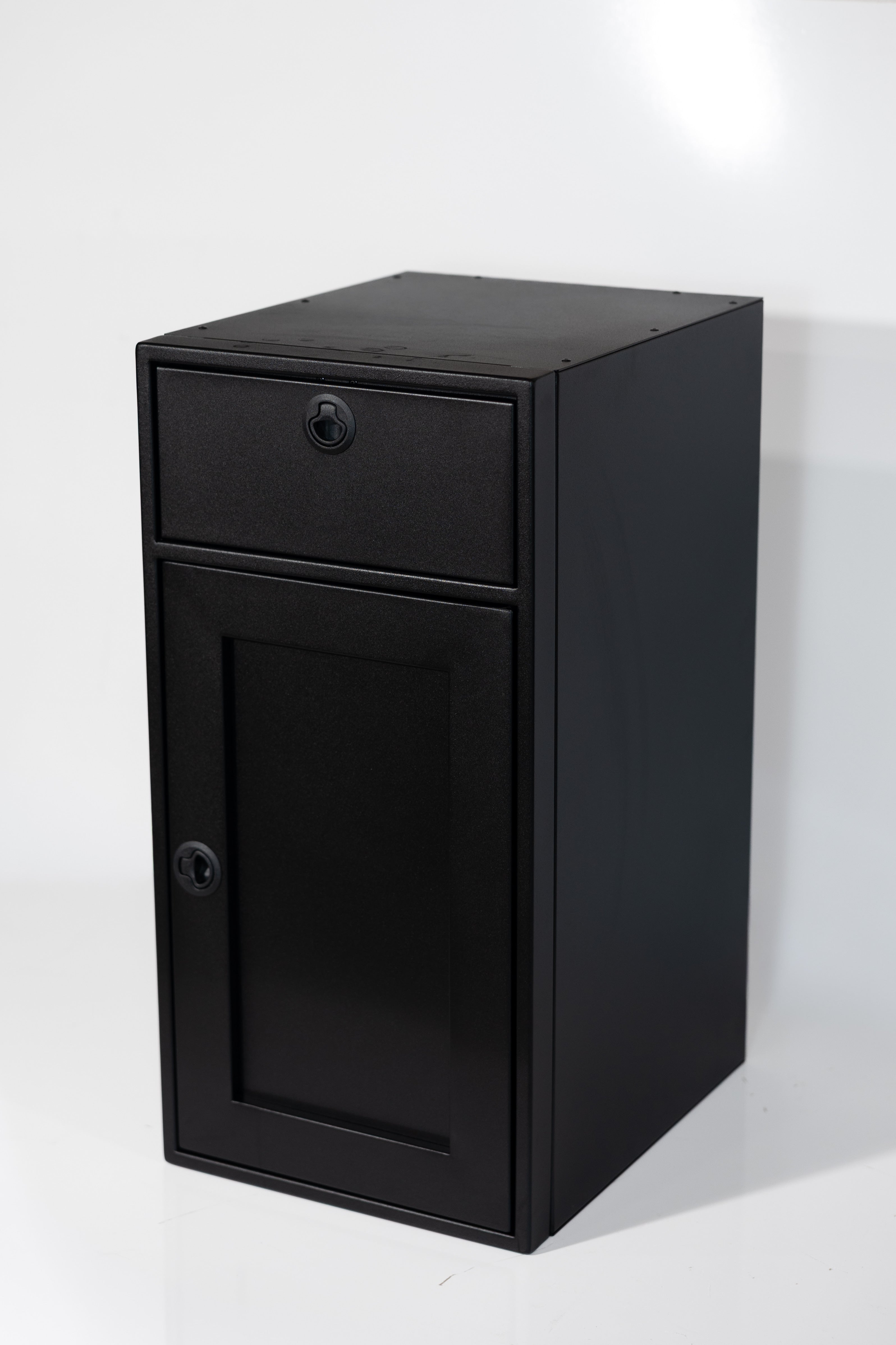 18" Base One Door and One Drawer