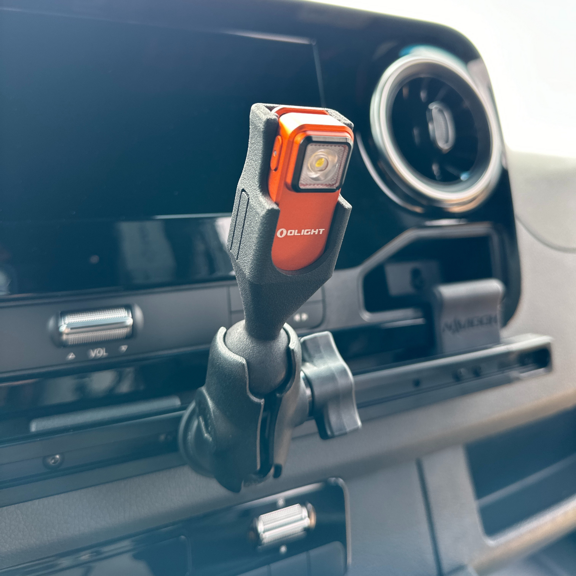 best rechargable flashlight car mount Core Equipment 1500 Lumen Rechargeable with Auto-Brightness Features and Benefits Combination of rechargeability and LED technology that produces the lowest operating cost of any flashlight in its class Super High Flux 3 Watt LED never needs replaced Firefly Universal Wand Flashlight Mount