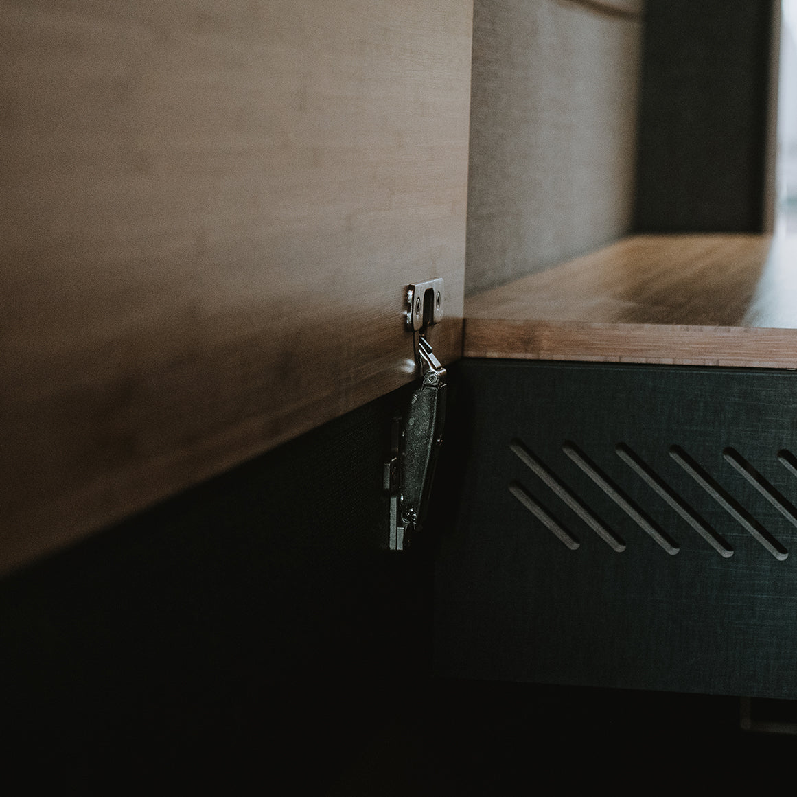 SergSupply Universal Wheel Well Bench Set