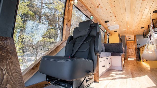 CVC 20” VIP Captain Seat - Swivel Base