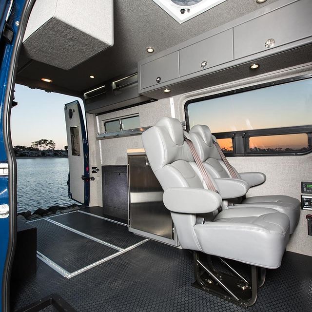 CVC 20” VIP Class Captain Seat - Pedestal Base