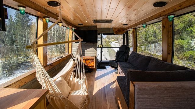 CVC 20” VIP Captain Seat - Swivel Base