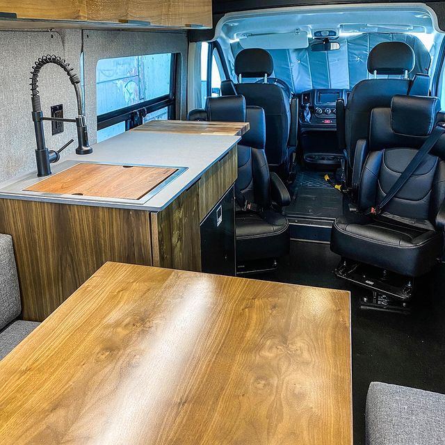 CVC 20” VIP Captain Seat - Swivel Base