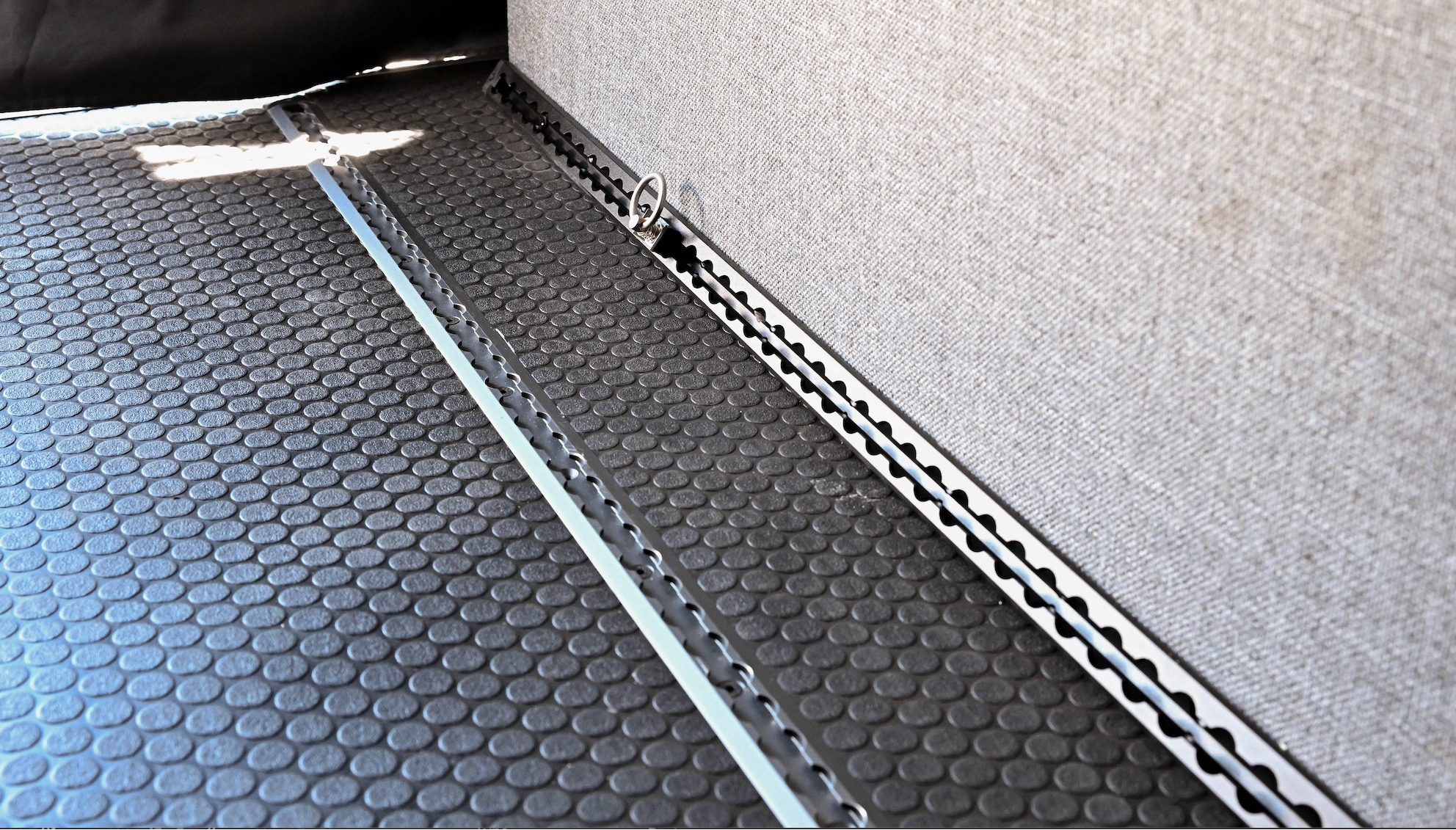 VanEssential Corner Venture L-Track - 2 Pack
