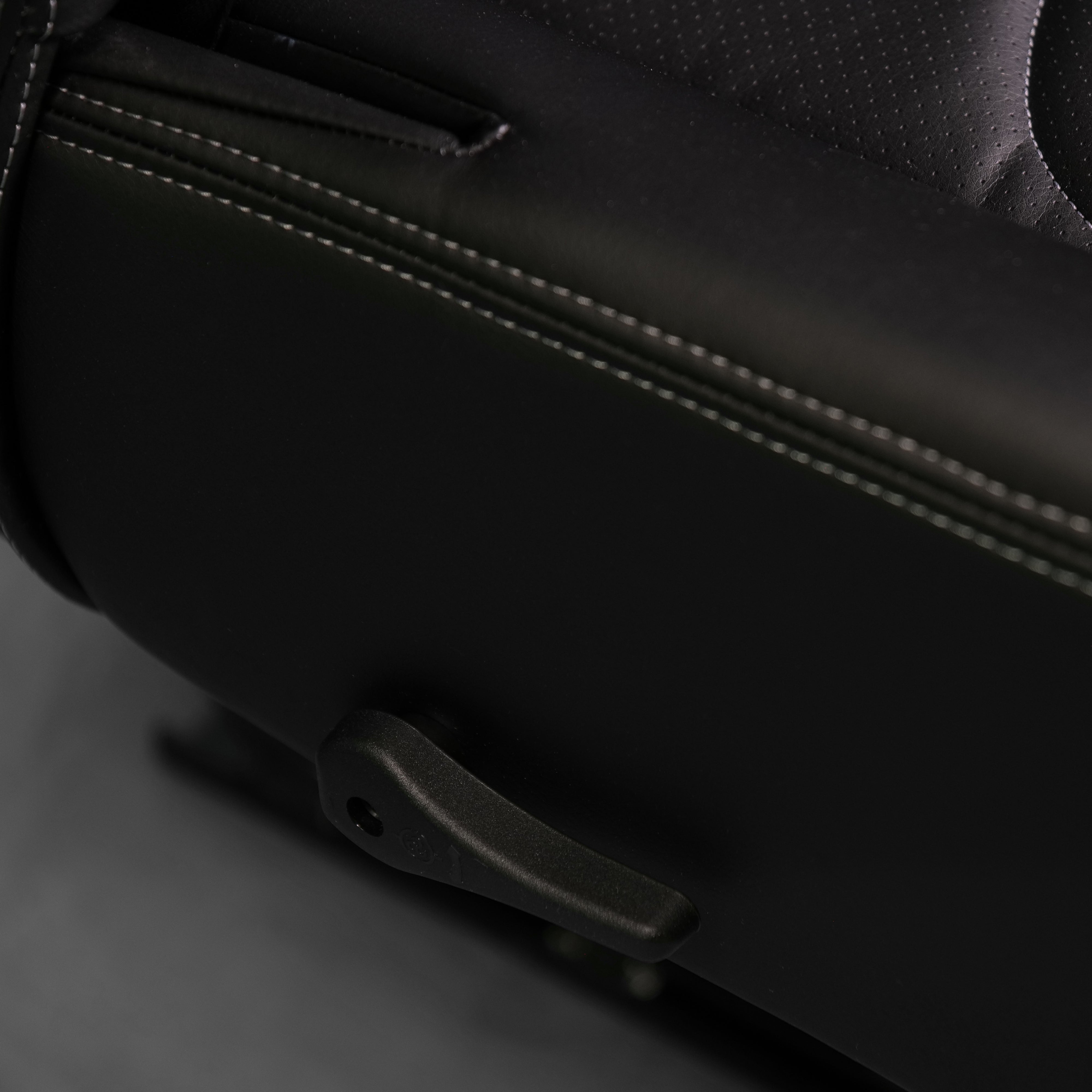 CVC 18” VIP Captain Seat - Swivel Base