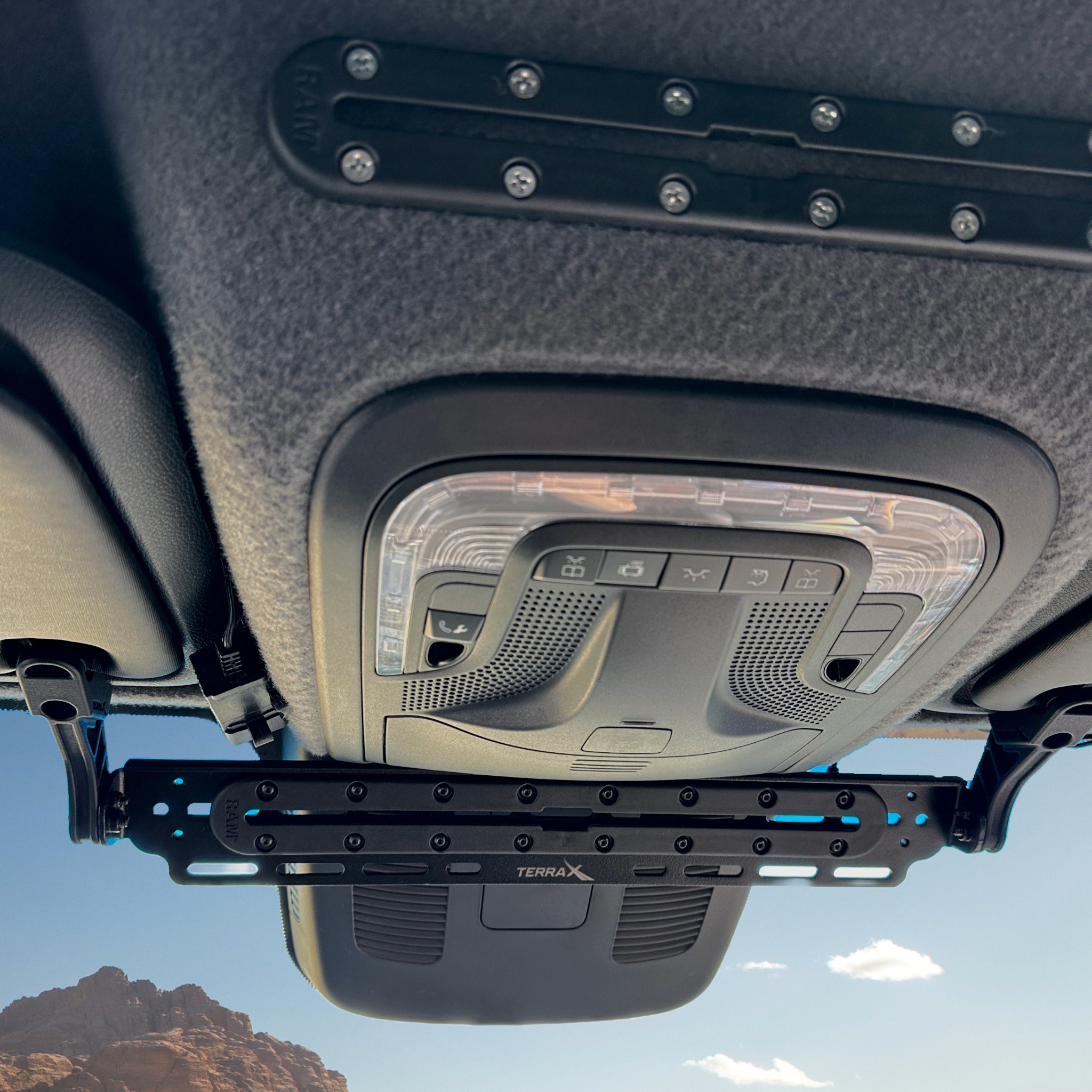 Terra X Sprinter Van Visor Track Mount for Navigation Devices and Accessories – TERRA X Visordok (NCV3 & VS30)